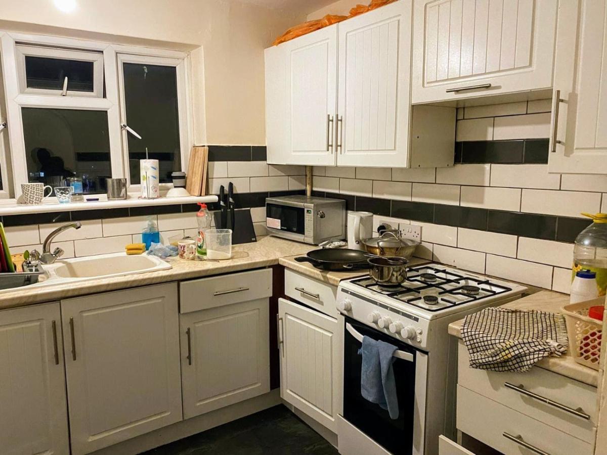 Comfortable Double Bedroom In London Hornchurch Екстер'єр фото